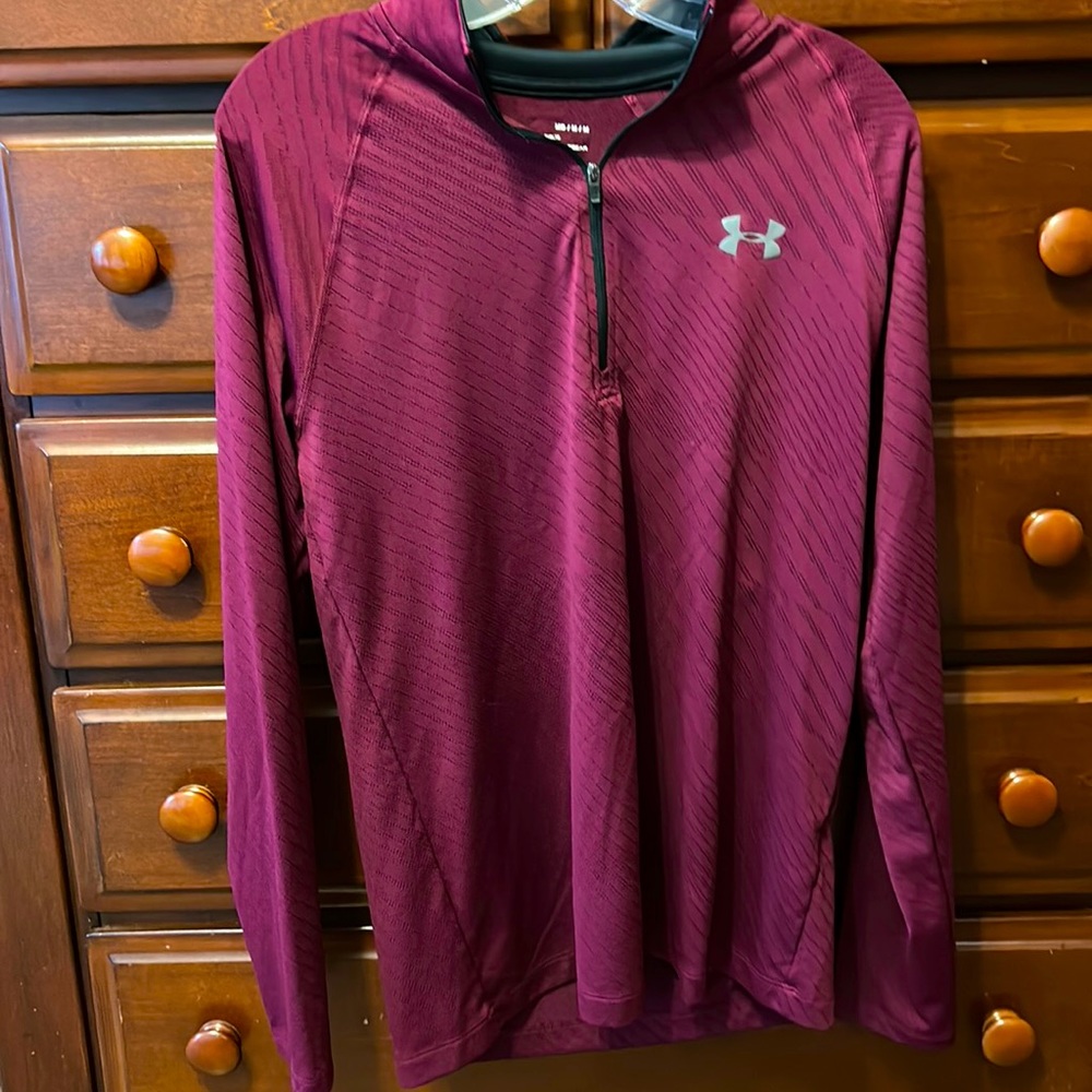 Under Armour Men’s Size medium lightweight maroon pullover quarter zip